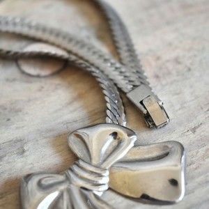 Vintage Dark Silver/Rhodium Tone/Plated Herringbone Chain w/Ribbon Bow 18 3/8"